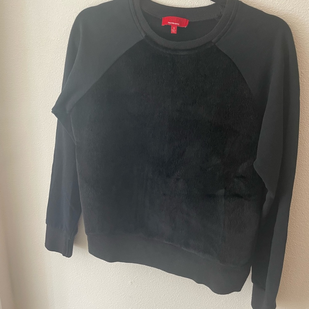 Red Sak’s Fifth Avenue Women’s Pull Over Sweater With Fuzzy Faux Fur Like Detail